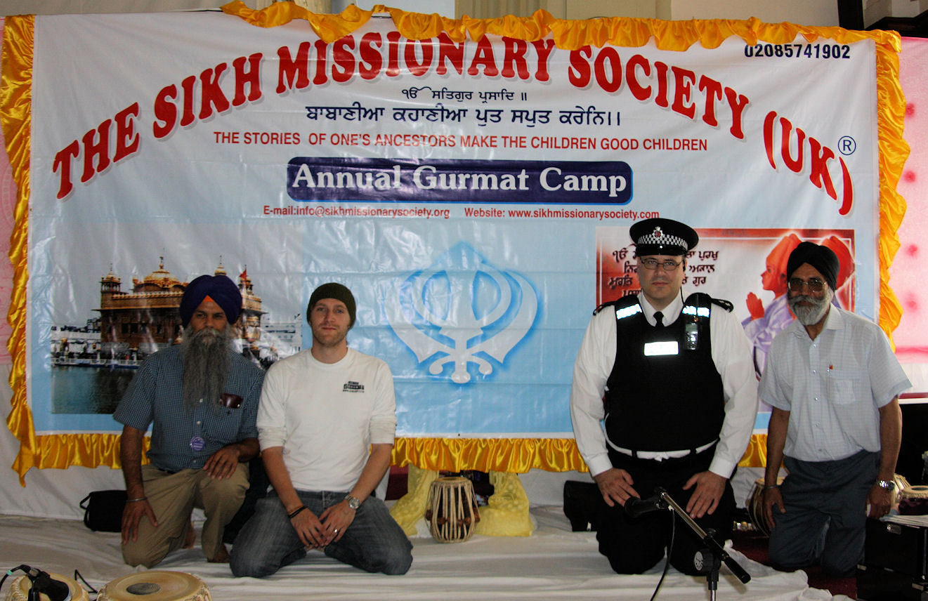 Gurmat Camp 2002 - Sangat in the Darbar Sahib